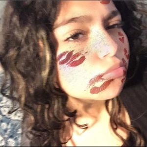 Meet your Posher, Cassandra